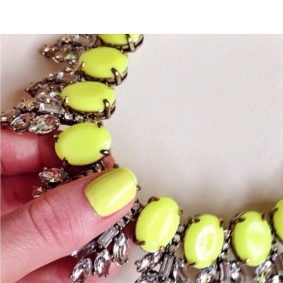 Neon yellow necklace - Picture 7 of 8